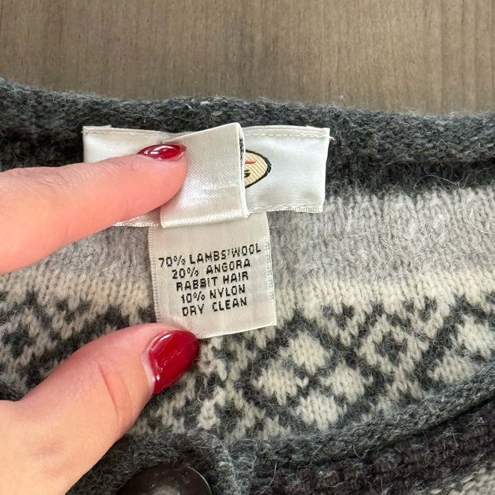 Gray Chevron Patterned Women's Sweater - image 3